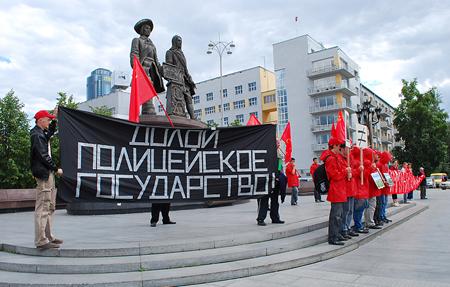 Свердловск. «По шапке» полицейской фуражкой