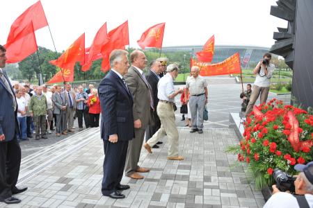 Мы возродим тебя, Советский Союз! Г.А. Зюганов принял участие в памятных мероприятиях «20 лет без СССР», состоявшихся в Донецке