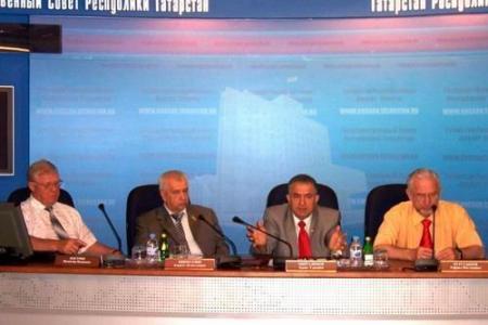 Татарстан: Депутаты-коммунисты в Государственном Совете отчитались о своей деятельности за первое полугодие 2011 года