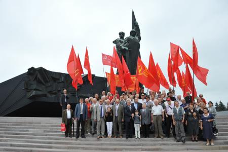 Мы возродим тебя, Советский Союз! Г.А. Зюганов принял участие в памятных мероприятиях «20 лет без СССР», состоявшихся в Донецке