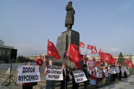 "Мы лишены всех социальных гарантий, завоёванных нашими дедами в октябре 1917 года". Митинг памяти "20 лет без СССР" состоялся в Красноярске