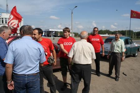 Новосибирская область: В Болотном автопробег «20-лет без СССР» встретили местные депутаты-коммунисты
