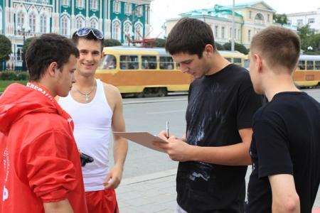 Свердловск. «По шапке» полицейской фуражкой