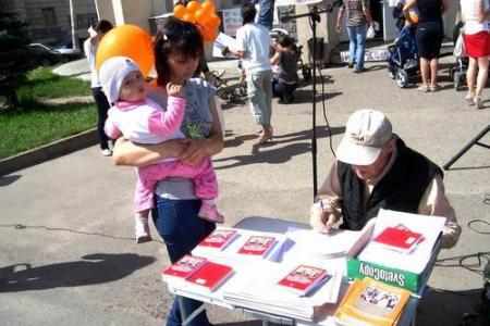 Протестный митинг в Казани: «Единая Россия», извини, что нарожали!