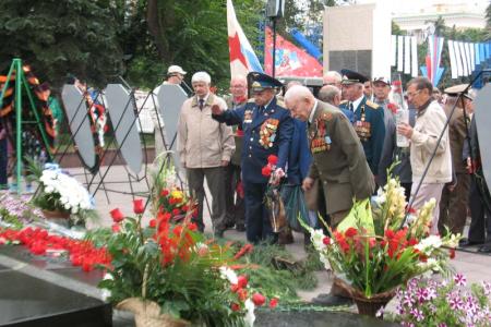 Белгород: Коммунисты и ветераны почтили память воинов-освободителей