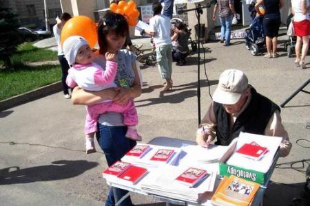 Протестный митинг в Казани: «Единая Россия», извини, что нарожали!