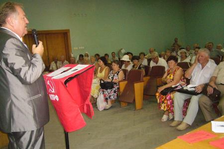 С Новороссийска началось создание кубанского "Народного ополчения". Секретарь ЦК КПРФ С.П.Обухов принял участие в собрании инициативных групп ополчения города-героя