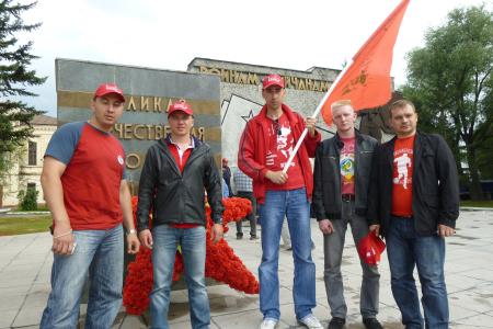 Коммунисты Алтайского края и республики Алтай ударили автопробегом - по стараниям «единороссов» поставить себе в заслугу полет Германа Титова 