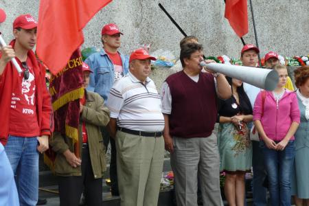 Коммунисты Алтайского края и республики Алтай ударили автопробегом - по стараниям «единороссов» поставить себе в заслугу полет Германа Титова 