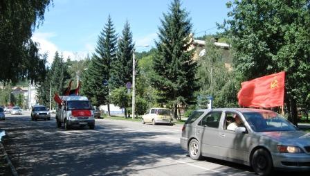 Коммунисты Алтайского края и республики Алтай ударили автопробегом - по стараниям «единороссов» поставить себе в заслугу полет Германа Титова 