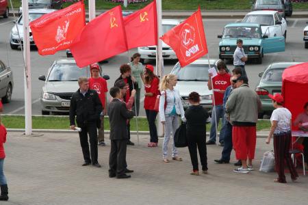 Уфа: Red – парад в честь юбилея газеты коммунистов Башкортостана