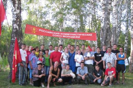 «Наш мир не продается! Продолжай бороться!» В Бийском районе Алтайского края прошел летний лагерь комсомольского актива