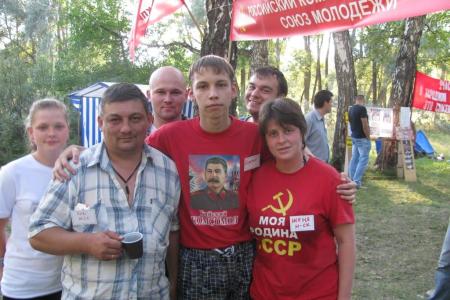 «Наш мир не продается! Продолжай бороться!» В Бийском районе Алтайского края прошел летний лагерь комсомольского актива