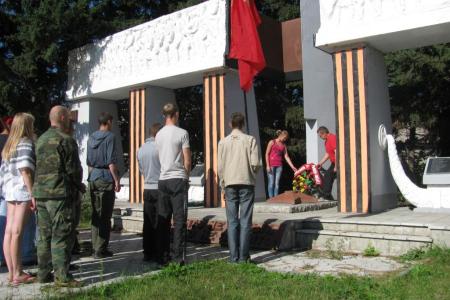 «Наш мир не продается! Продолжай бороться!» В Бийском районе Алтайского края прошел летний лагерь комсомольского актива