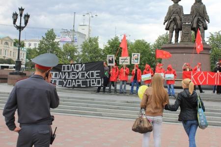 Свердловск. «По шапке» полицейской фуражкой