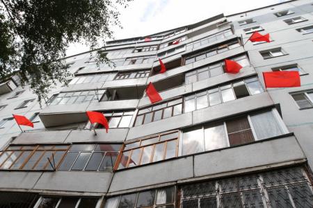 Новосибирск: Улица Сиреневая стала красной - жители обещают чиновникам Новую Сагру, если те не остановят точечное строительство
