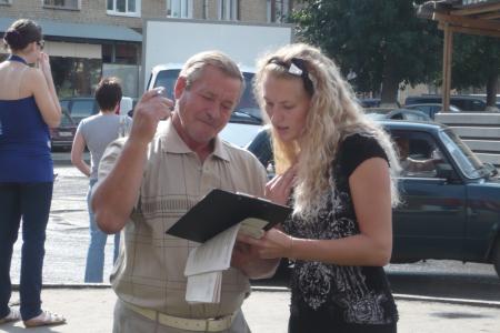 Тульская область: молодые дружинники Народного ополчения проводят голосование по вопросам Народного референдума в Новомосковске