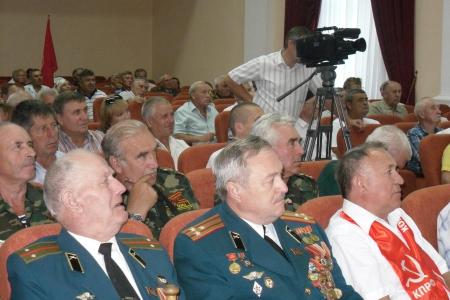 Краснодарский край: Депутат Госдумы С.П.Обухов провел отчет перед избирателями Курганинского района