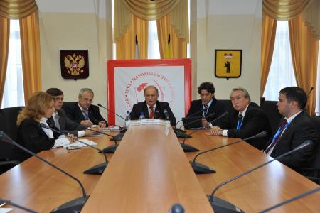 Г.А. Зюганов на форуме в Ярославле: «Пропасть между богатыми и бедными растет» 