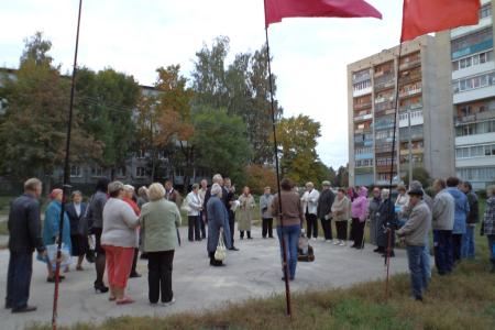 Тульская область, г.Новомосковск: Встреча депутатов-коммунистов с избирателями и пикет по вопросам Народного референдума