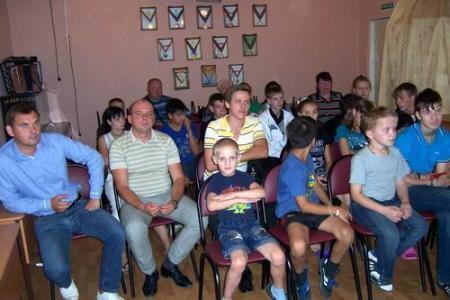 Татарстан: Накануне Дня знаний коммунисты Казани поздравили воспитанников детского дома с началом учебного года