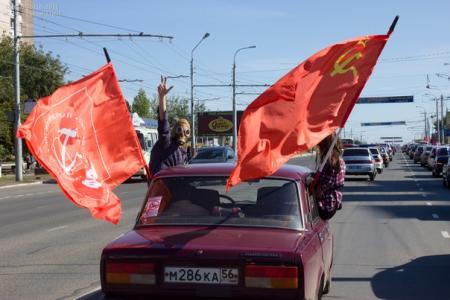 Акция Оренбургского обкома ЛКСМ против повышения цен на бензин