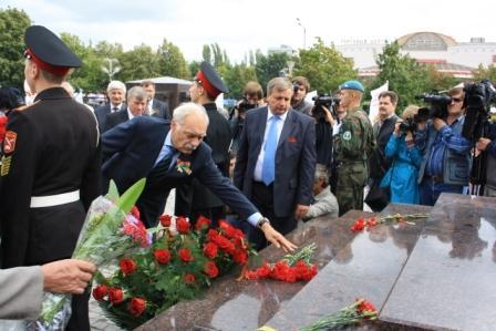 С.В. Муравленко на открытии стелы «Город воинской славы»  в Старом Осколе