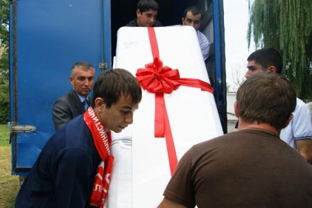 Подарок детям от коммунистов Северной Осетии