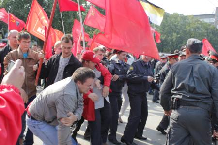 Свердловская область.  Беспредел «правоохранителей» на общеуральском марше «Антикапитализм – 2011»: подросток получил удар шокером