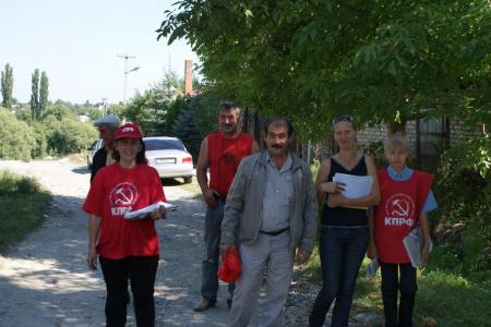 «Летучая бригада» коммунистов Усть-Джегутинского района Карачаево-Черкесской Республики проводит Народный референдум