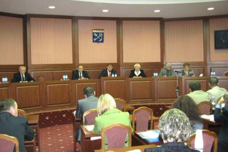 Ленинградская область: Съемочную группу «Вестей» не пустили в дом правительства на круглый стол, проводимый КПРФ   