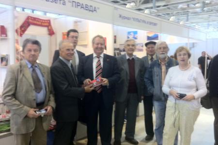 На XXIV Международной книжной ярмарке на стенде «Правды» состоялось представление книги Г.А.Зюганова «Крах контрреволюции»
