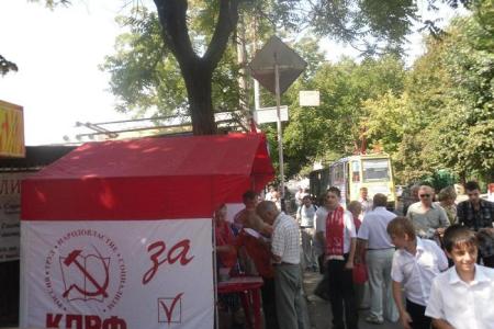 В День знаний краснодарцы участвовали в Народном референдуме и читали "Правду" о смутном двадцатилетии