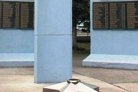 Почему Вечный огонь на мемориальных комплексах Алтайского края часто оказывается не вечным? Фоторепортаж