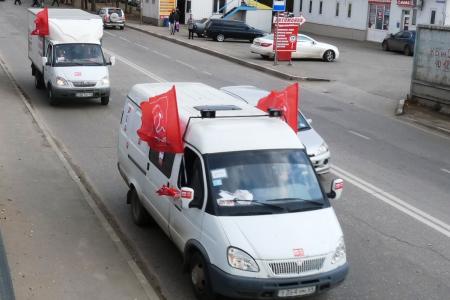 Саратовские коммунисты провели автопробег против роста цен на бензин