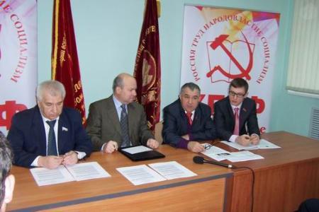 Депутаты-коммунисты объяснили, почему они демонстративно покинули зал заседаний. Пресс-конференция фракции КПРФ в Госсовете Республики Татарстан