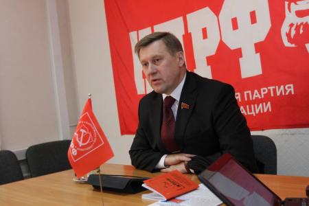 Анатолий Локоть в прямом эфире ответил на вопросы пользователей сети Интернет
