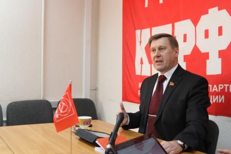 Анатолий Локоть в прямом эфире ответил на вопросы пользователей сети Интернет