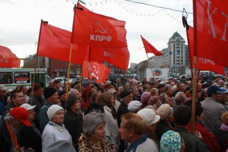 Новосибирские коммунисты почтили  память защитников Дома Советов 