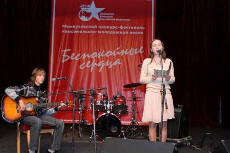 В Новосибирске состоялся конкурс комсомольской песни «Беспокойные сердца»