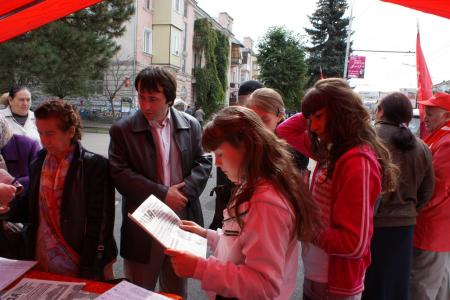 Нет прощения тем, кто расстрелял советскую Конституцию. Акция памяти и скорби в Карачаево-Черкессии
