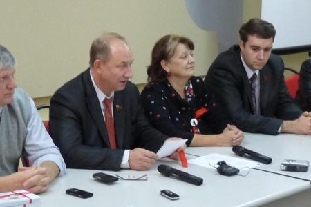 В новом помещении обкома В.Ф. Рашкин представил саратовским журналистам программу КПРФ "Антикоррупция - 2011" 