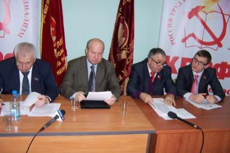 Депутаты-коммунисты объяснили, почему они демонстративно покинули зал заседаний. Пресс-конференция фракции КПРФ в Госсовете Республики Татарстан