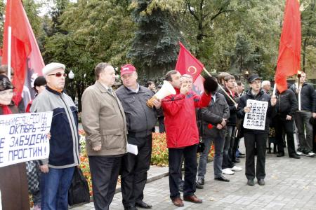 Воронеж: «Вечная память защитникам Дома Советов!»