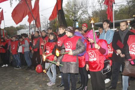 Воронеж: «Вечная память защитникам Дома Советов!»