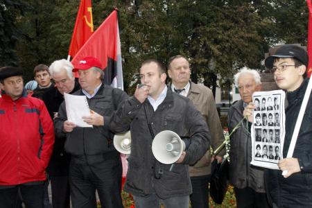 Воронеж: «Вечная память защитникам Дома Советов!»
