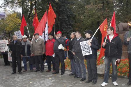 Воронеж: «Вечная память защитникам Дома Советов!»