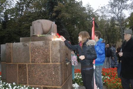 Воронеж: «Вечная память защитникам Дома Советов!»