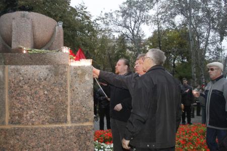 Воронеж: «Вечная память защитникам Дома Советов!»