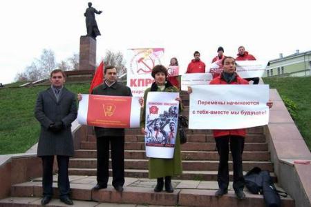 Татарстан. В Казани прошли торжественное собрание и пикет, посвященные 93-ей годовщине рождения комсомола